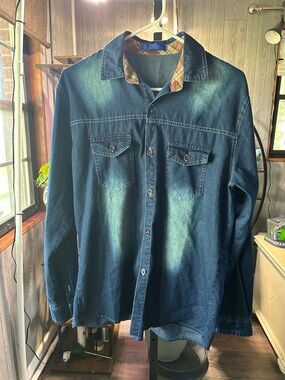 EUC Mans High Fashion Shirt